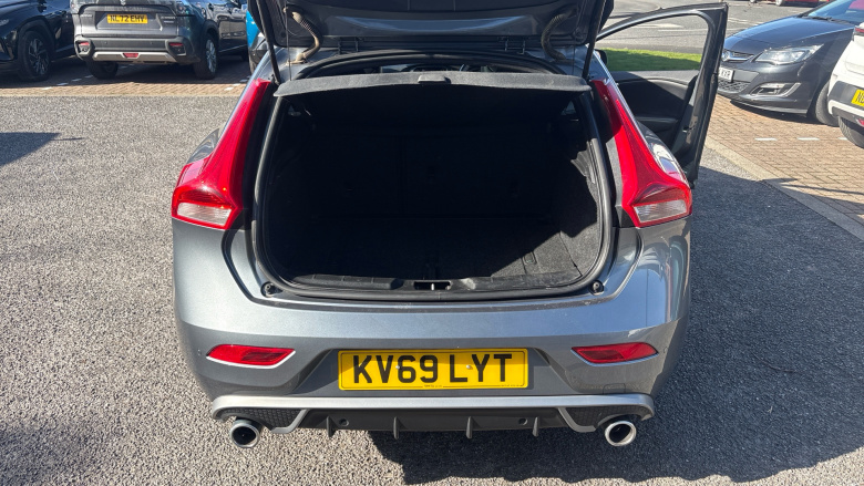 Volvo V40 D2 [122] R DESIGN Edition 5dr Diesel Hatchback